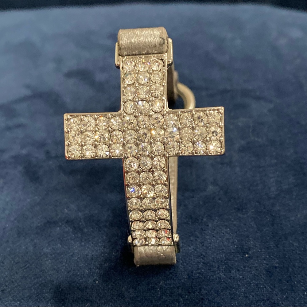New gorgeous cross bracelet with silver snap band